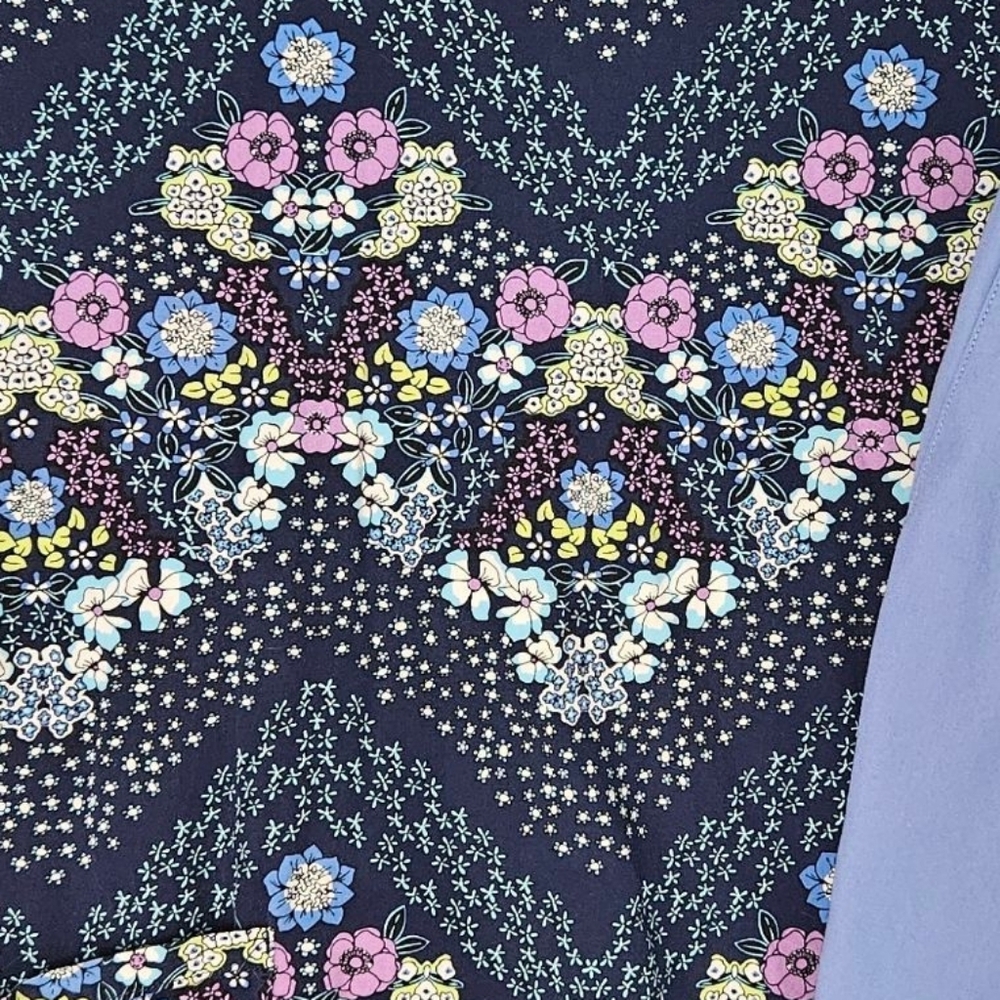Flowers Scrub Set - Picture 2 of 2